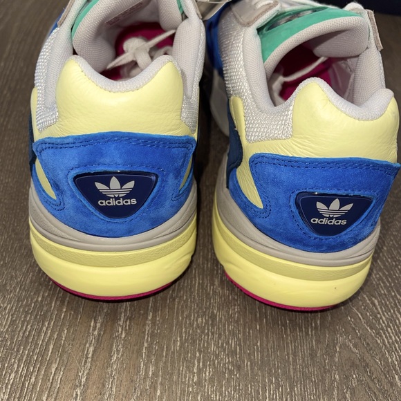 Shoes - Picture 3 of 4